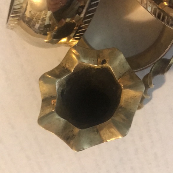 Vintage brass candle snuffer and  napkin rings - Picture 5 of 6